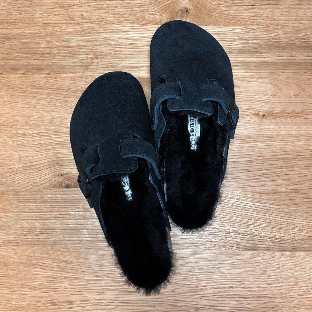 Hard to find Birkenstock Boston Fur lined slide w/ Black hardware